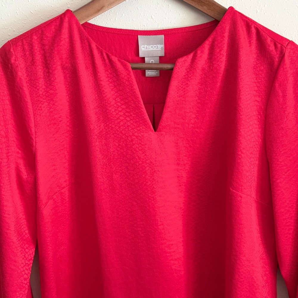 Chico’s Vibrant Red Textured Blouse Split V Neck Long Sleeve Top Size Small - Picture 2 of 8